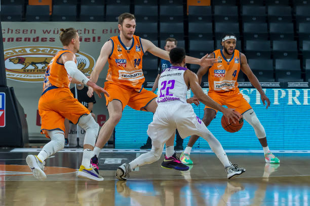 起伏不定 起伏不定