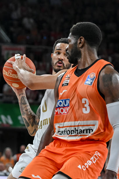 经济基础决 经济基础决